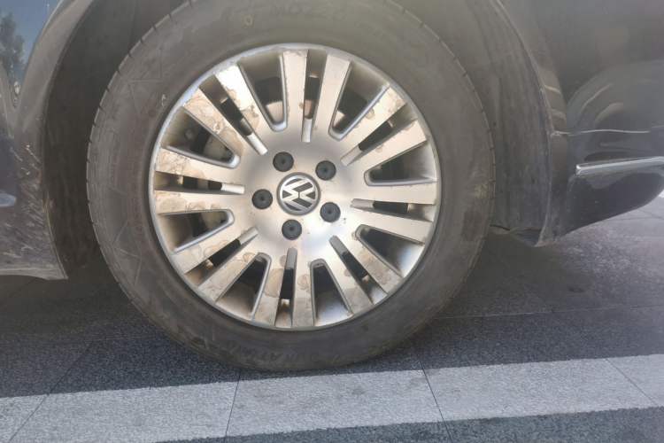 Used Volkswagen Passat 2011 1.8T Automatic Luxury Model Right Front Wheel Hub