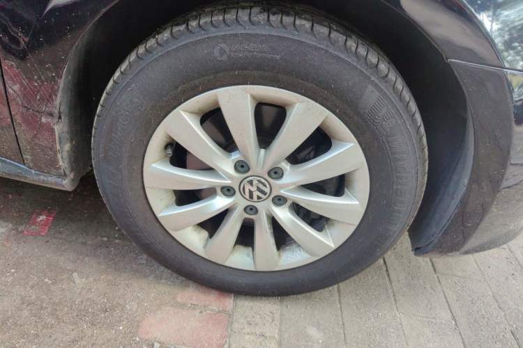 Used Volkswagen Passat 2011 1.8TSI Automatic Prestige Edition Right Front Wheel Hub