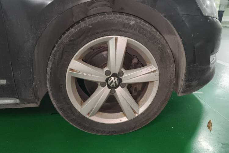 Used Volkswagen Passat 2011 1.8TSI DSG Prestige Edition Right Front Wheel Hub