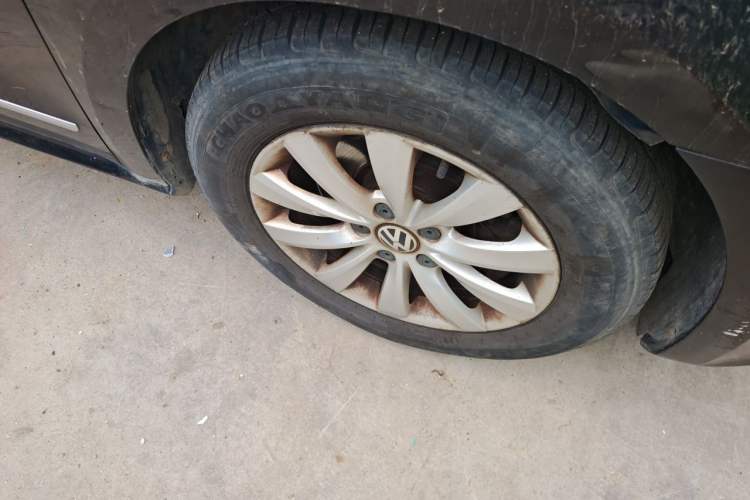 Used Volkswagen Passat 2011 1.8TSI Automatic Prestige Edition Right Front Wheel Hub