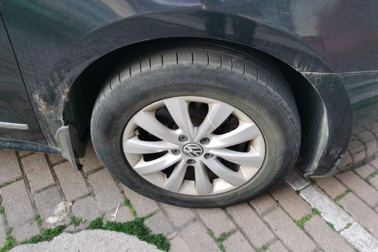Used Volkswagen Passat 2011 1.8 TSI DSG Prestige Edition Right Front Wheel Hub
