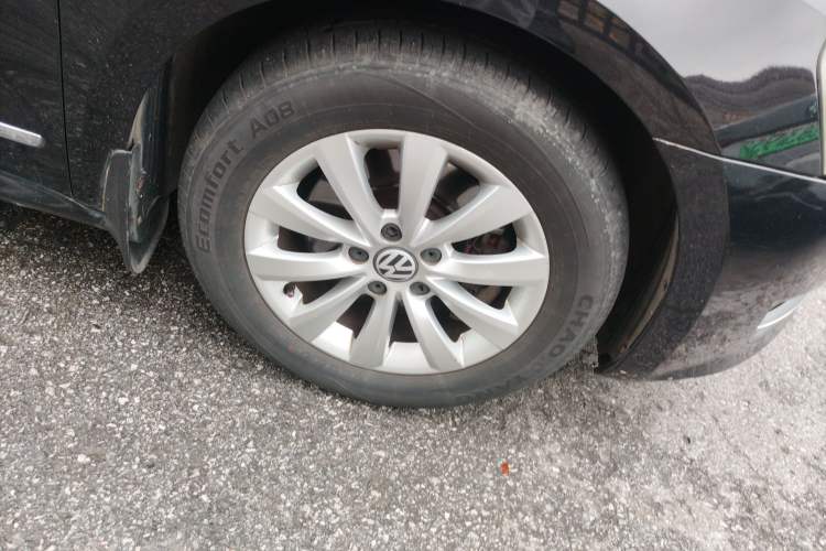Used Volkswagen Passat 2011 1.8TSI Automatic Prestige Edition Right Front Wheel Hub