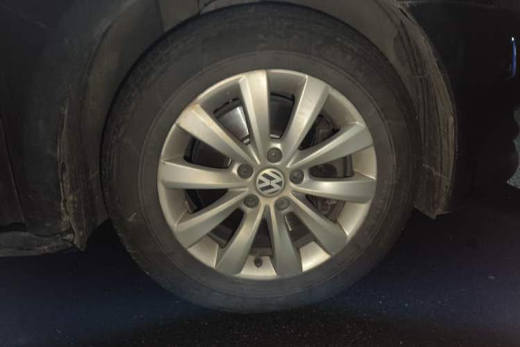 Used Volkswagen Passat 2011 1.8TSI Automatic Prestige Edition Right Front Wheel Hub