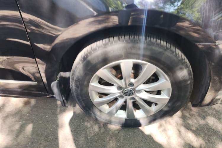Used Volkswagen Passat 2011 1.8 TSI DSG Prestige Edition Right Front Wheel Hub
