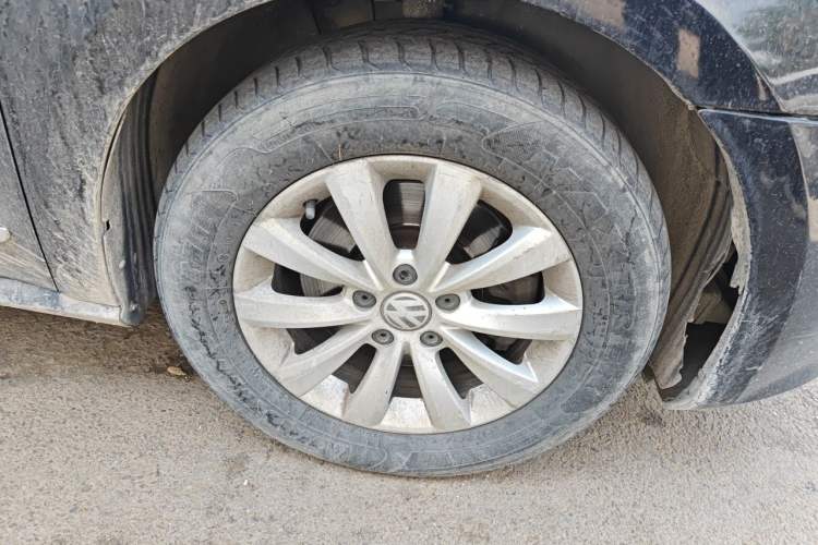 Used Volkswagen Passat 2011 1.8TSI Automatic Prestige Edition Right Front Wheel Hub