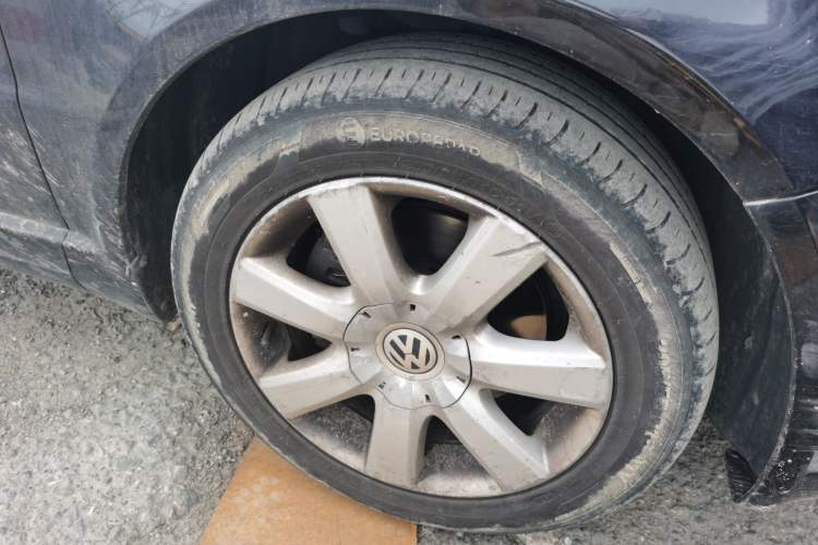 Used Volkswagen Passat 2011 2.0L Manual Luxury Version Right Front Wheel Hub