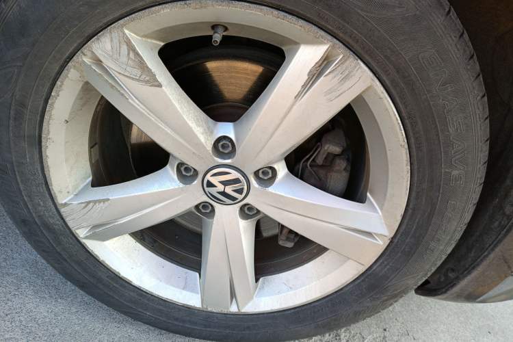 Used Volkswagen Passat 2011 2.0 TSI DSG Premium Edition Right Front Wheel Hub