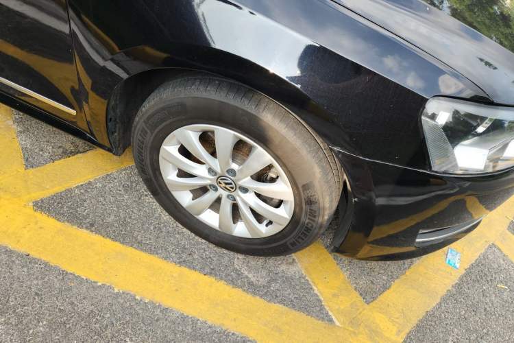 Used Volkswagen Passat 2011 1.4 TSI DSG Prestige Edition Right Front Wheel Hub