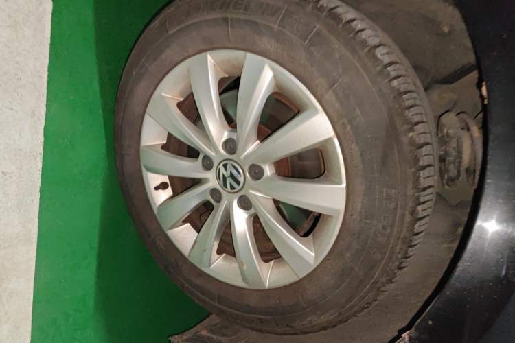 Used Volkswagen Passat 2011 1.8TSI Automatic Prestige Edition Right Front Wheel Hub
