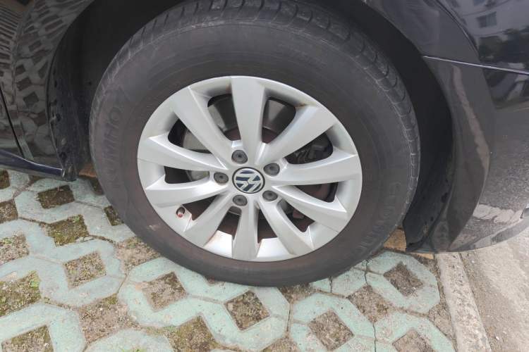 Used Volkswagen Passat 2011 1.4 TSI DSG Prestige Edition Right Front Wheel Hub
