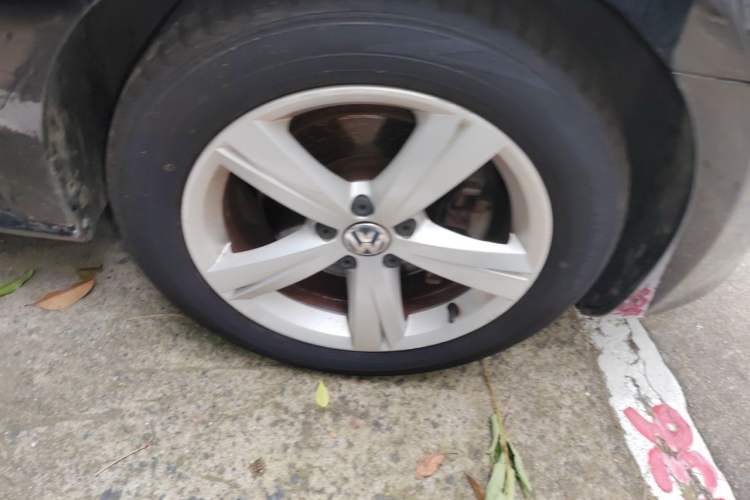 Used Volkswagen Passat 2011 1.8 TSI DSG Ultimate Edition Right Front Wheel Hub