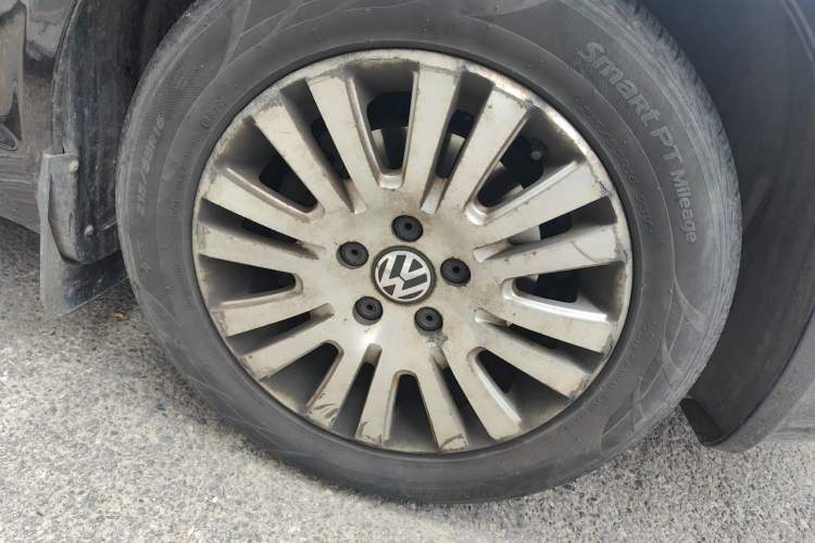 Used Volkswagen Passat 2011 2.0L Manual Luxury Version Right Front Wheel Hub