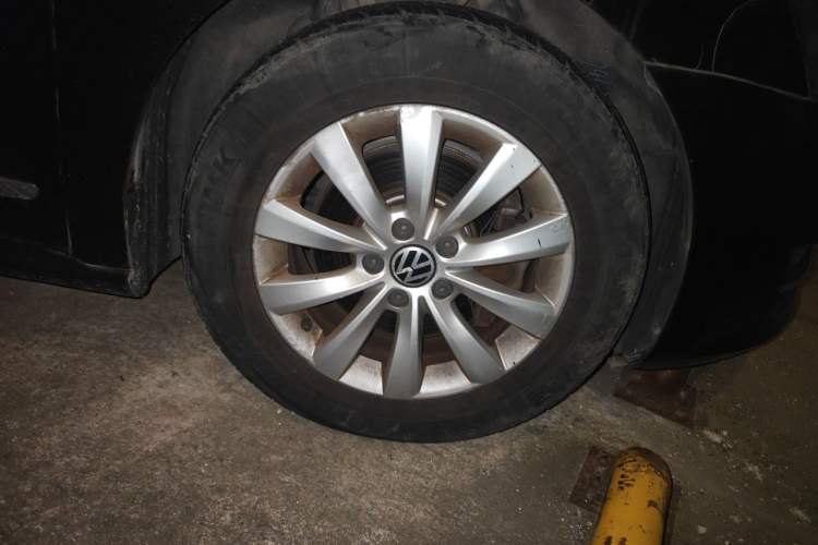 Used Volkswagen Passat 2011 1.8 TSI DSG Prestige Edition Right Front Wheel Hub