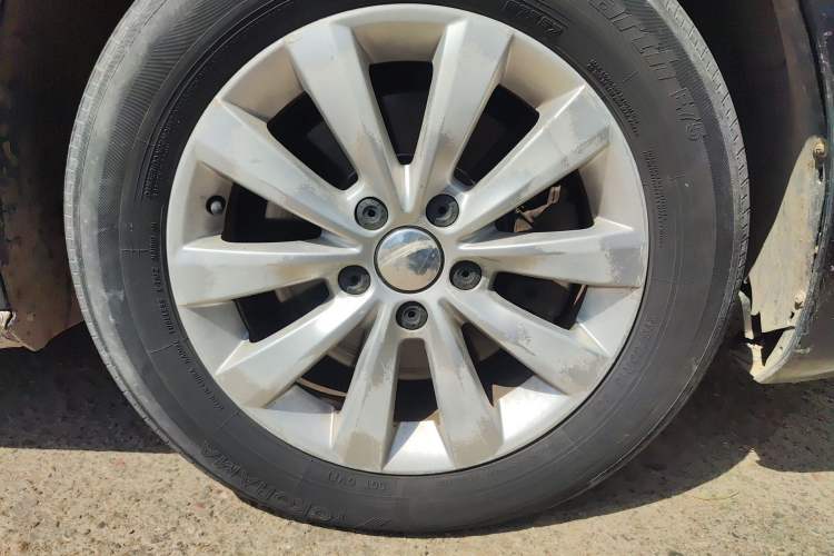Used Volkswagen Passat 2011 1.8TSI Automatic Prestige Edition Right Front Wheel Hub