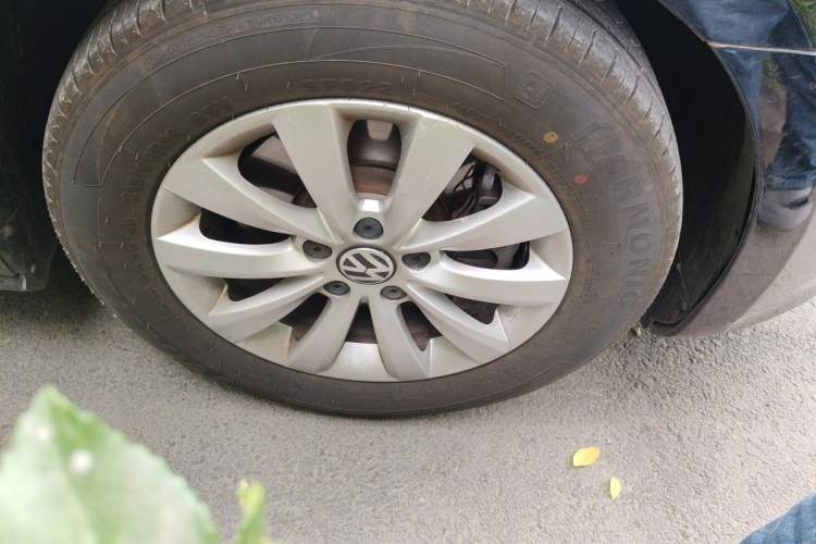 Used Volkswagen Passat 2011 1.8 TSI DSG Prestige Edition Right Front Wheel Hub
