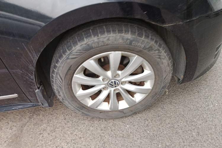 Used Volkswagen Passat 2011 1.8TSI Automatic Prestige Edition Right Front Wheel Hub