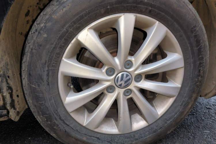 Used Volkswagen Passat 2011 1.8 TSI DSG Prestige Edition Right Front Wheel Hub