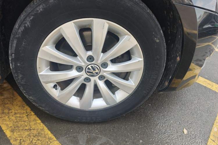 Used Volkswagen Passat 2011 1.8TSI Automatic Prestige Edition Right Front Wheel Hub