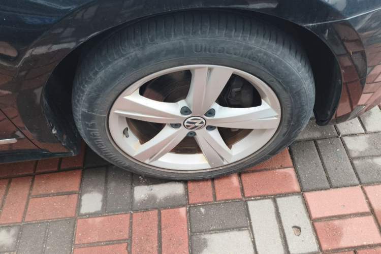 Used Volkswagen Passat 2011 1.8TSI DSG Prestige Edition Right Front Wheel Hub