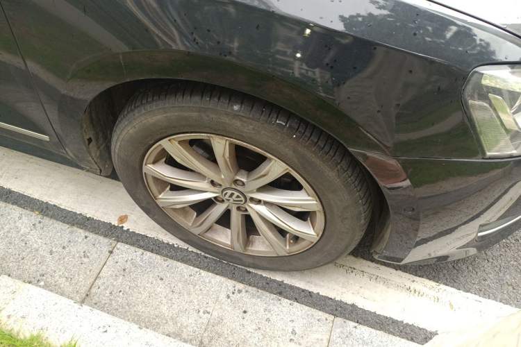 Used Volkswagen Passat 2011 1.8 TSI DSG Ultimate Edition Right Front Wheel Hub