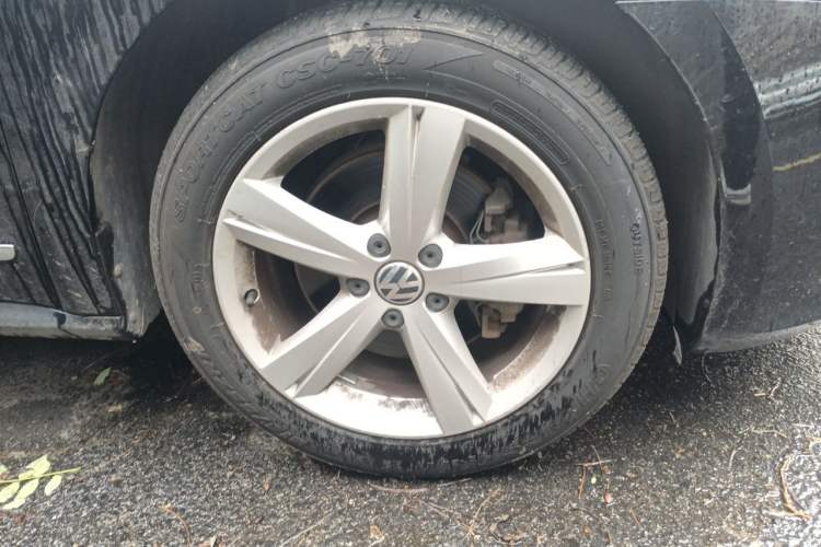 Used Volkswagen Passat 2011 1.8TSI DSG Prestige Edition Right Front Wheel Hub