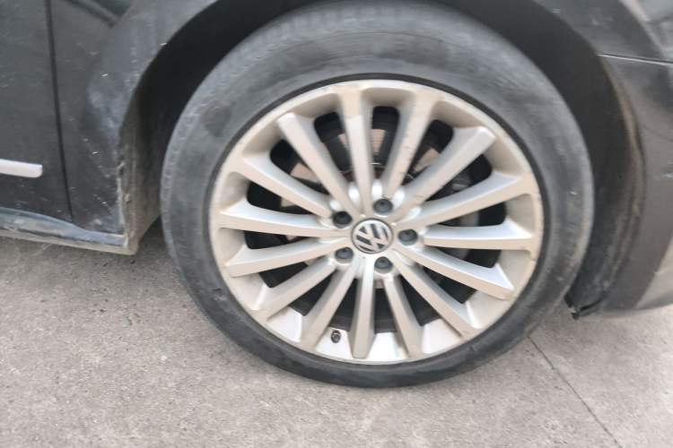 Used Volkswagen Passat 2011 1.8 TSI DSG Ultimate Edition Right Front Wheel Hub