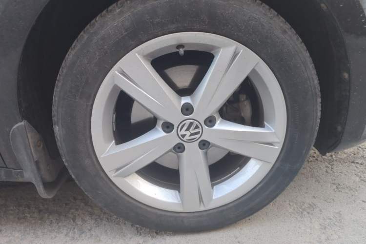 Used Volkswagen Passat 2011 2.0 TSI DSG Premium Edition Right Front Wheel Hub