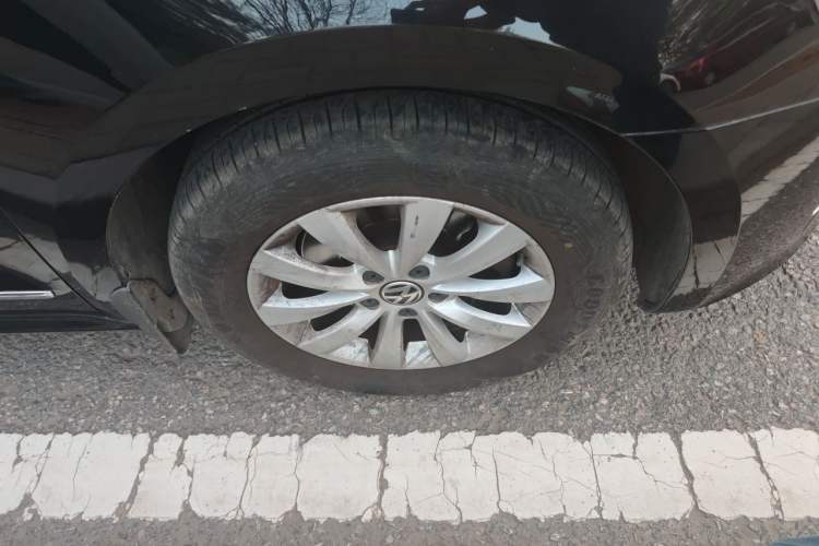 Used Volkswagen Passat 2011 1.8TSI Automatic Prestige Edition Right Front Wheel Hub