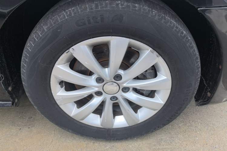 Used Volkswagen Passat 2011 1.8 TSI DSG Prestige Edition Right Front Wheel Hub