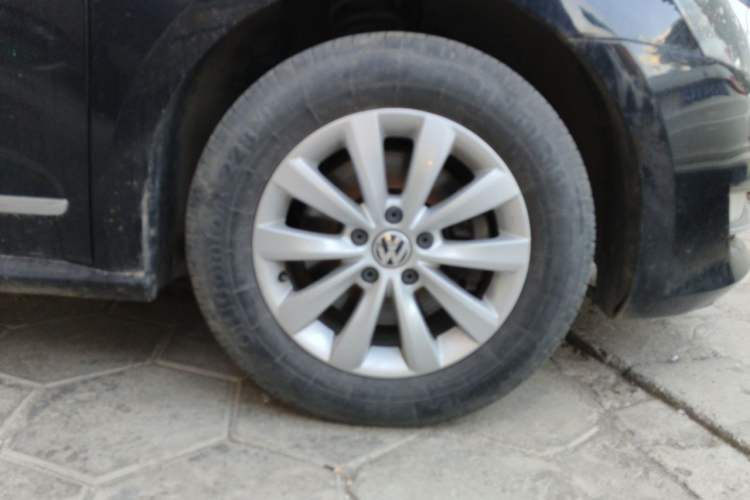 Used Volkswagen Passat 2011 1.4 TSI Manual Luxury Edition Right Front Wheel Hub