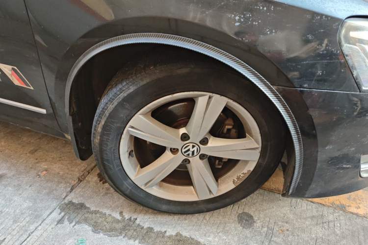Used Volkswagen Passat 2011 1.8TSI DSG Prestige Edition Right Front Wheel Hub