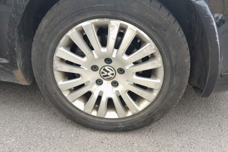 Used Volkswagen Passat 2011 1.8T Automatic Luxury Model Right Front Wheel Hub
