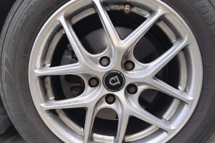 Used Volkswagen Passat 2011 1.8T Automatic Luxury Model Right Front Wheel Hub