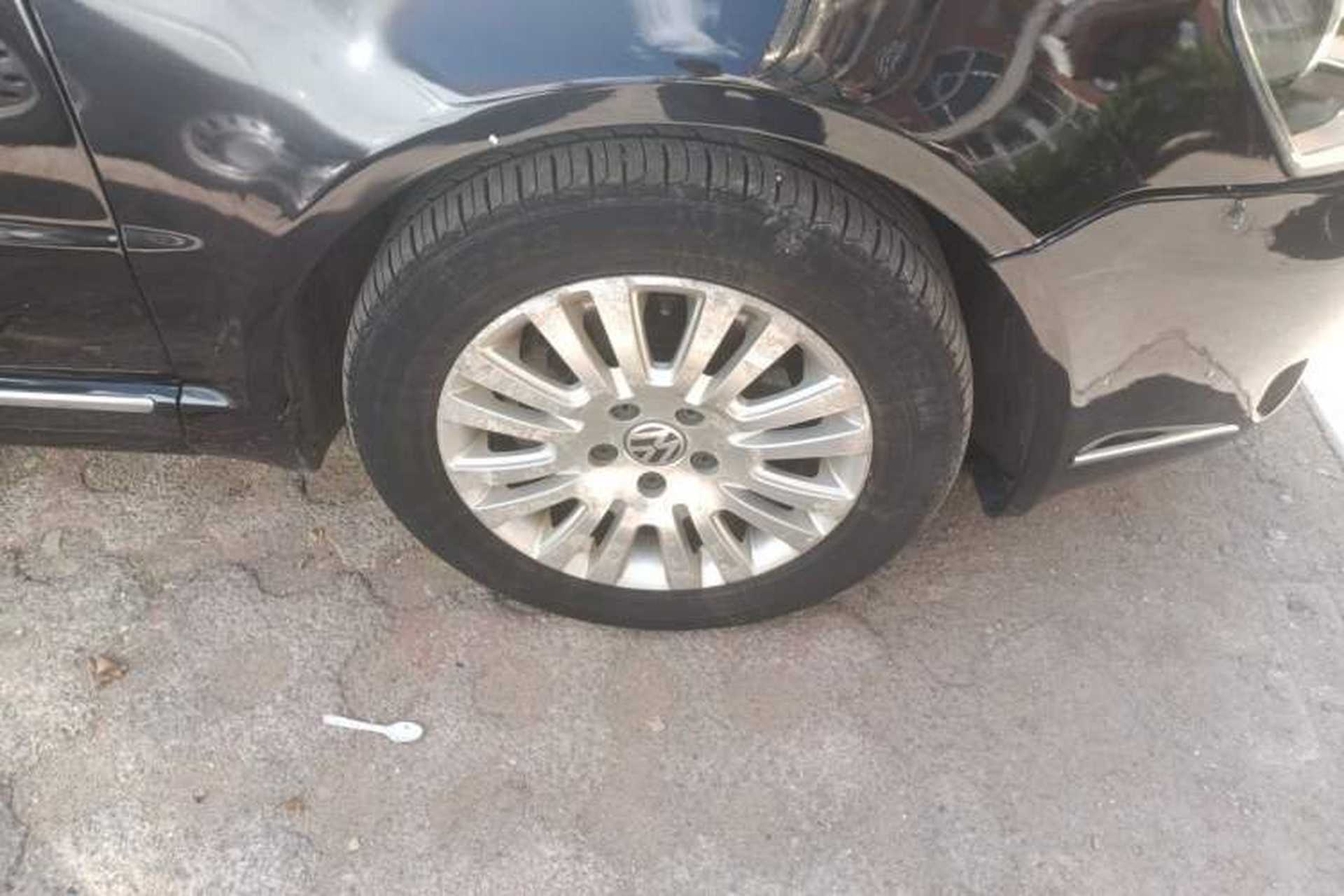 Used Volkswagen Passat 2011 1.8T Automatic Luxury Model Right Front Wheel Hub