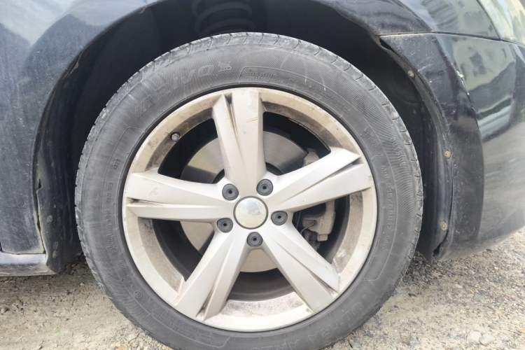 Used Volkswagen Passat 2011 1.8TSI DSG Prestige Edition Right Front Wheel Hub