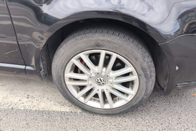Used Volkswagen Passat 2011 1.8T Automatic Luxury Model Right Front Wheel Hub