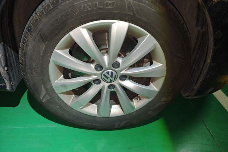 Used Volkswagen Passat 2011 1.8 TSI DSG Prestige Edition Right Front Wheel Hub