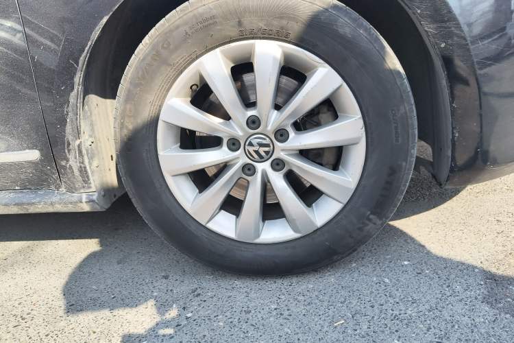 Used Volkswagen Passat 2011 1.4 TSI DSG Prestige Edition Right Front Wheel Hub