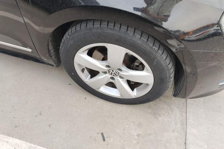 Used Volkswagen Passat 2011 2.0 TSI DSG Ultimate Edition Right Front Wheel Hub