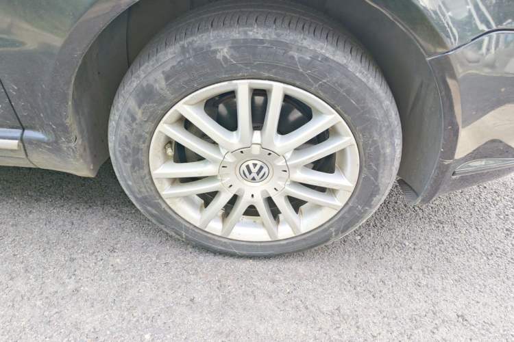 Used Volkswagen Passat 2011 1.8T Automatic Luxury Model Right Front Wheel Hub