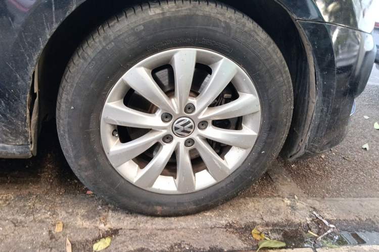 Used Volkswagen Passat 2011 1.8TSI Automatic Prestige Edition Right Front Wheel Hub