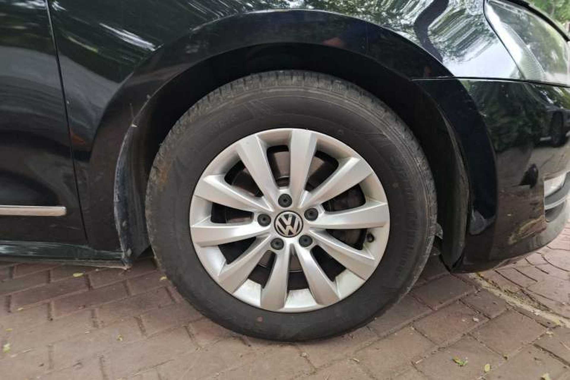Used Volkswagen Passat 2011 1.8TSI Automatic Prestige Edition Right Front Wheel Hub