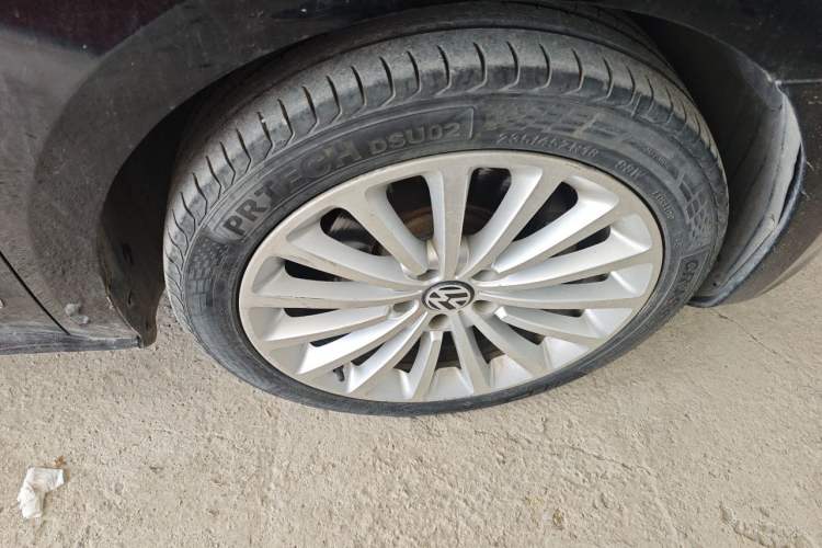 Used Volkswagen Passat 2011 3.0L V6 DSG Flagship Edition Right Front Wheel Hub