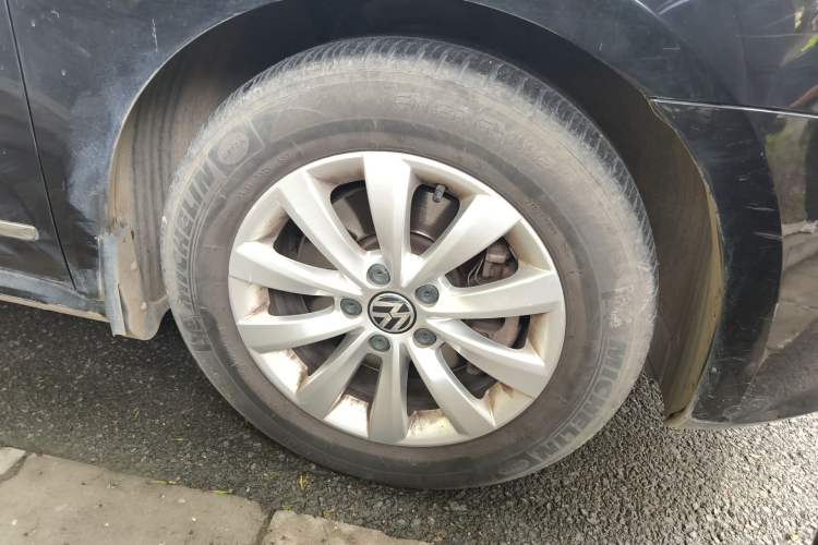 Used Volkswagen Passat 2011 1.8TSI Automatic Prestige Edition Right Front Wheel Hub