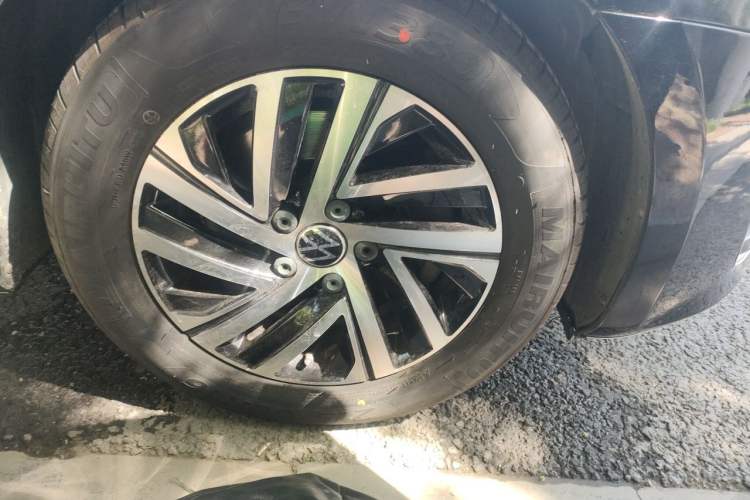 Used Volkswagen Passat 2011 1.8TSI Automatic Prestige Edition Right Front Wheel Hub