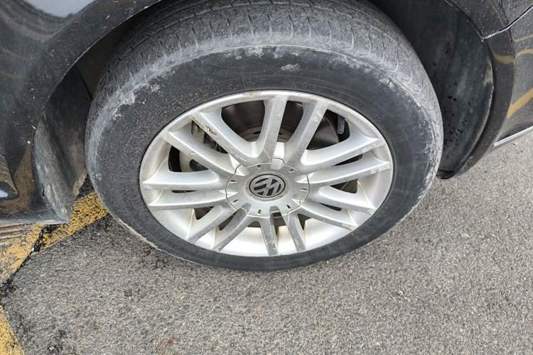 Used Volkswagen Passat 2011 1.8T Automatic Luxury Model Right Front Wheel Hub