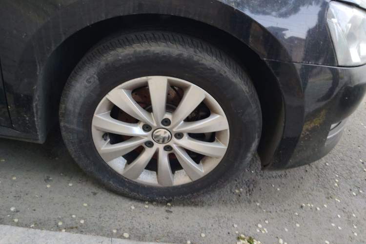 Used Volkswagen Passat 2011 1.8 TSI DSG Prestige Edition Right Front Wheel Hub