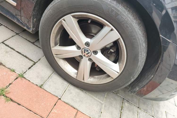 Used Volkswagen Passat 2011 2.0 TSI DSG Premium Edition Right Front Wheel Hub