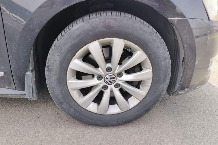 Used Volkswagen Passat 2011 1.8TSI Automatic Prestige Edition Right Front Wheel Hub