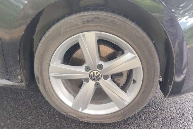 Used Volkswagen Passat 2011 2.0 TSI DSG Premium Edition Right Front Wheel Hub